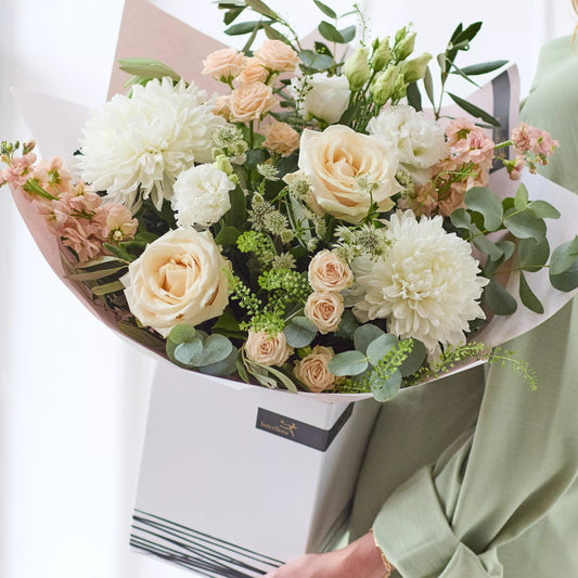 Deluxe Neutral Bouquet